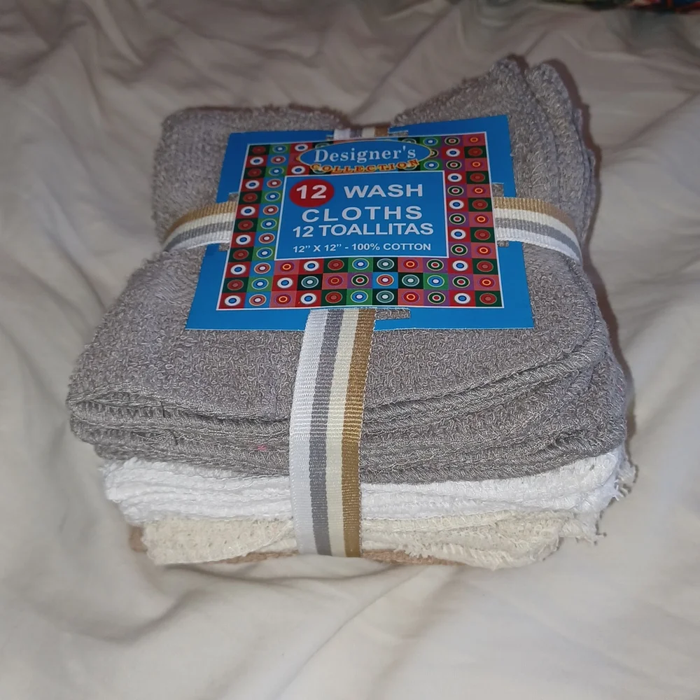 One dozen wash cloths
